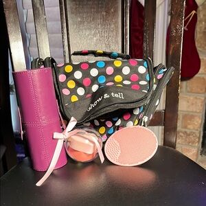 FREE SHIPPING Makeup Bag,Makeup Brush Holder,Beauty Blenders, Face Scrub ALL NEW